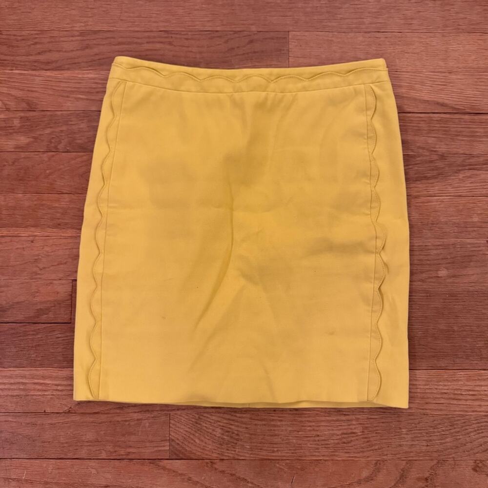 Banana republic yellow lined pencil mini skirt size 2
b7